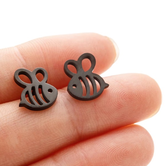 Jewelry - NEW Dainty Bumble Bee stud Earrings Black color - Boutique